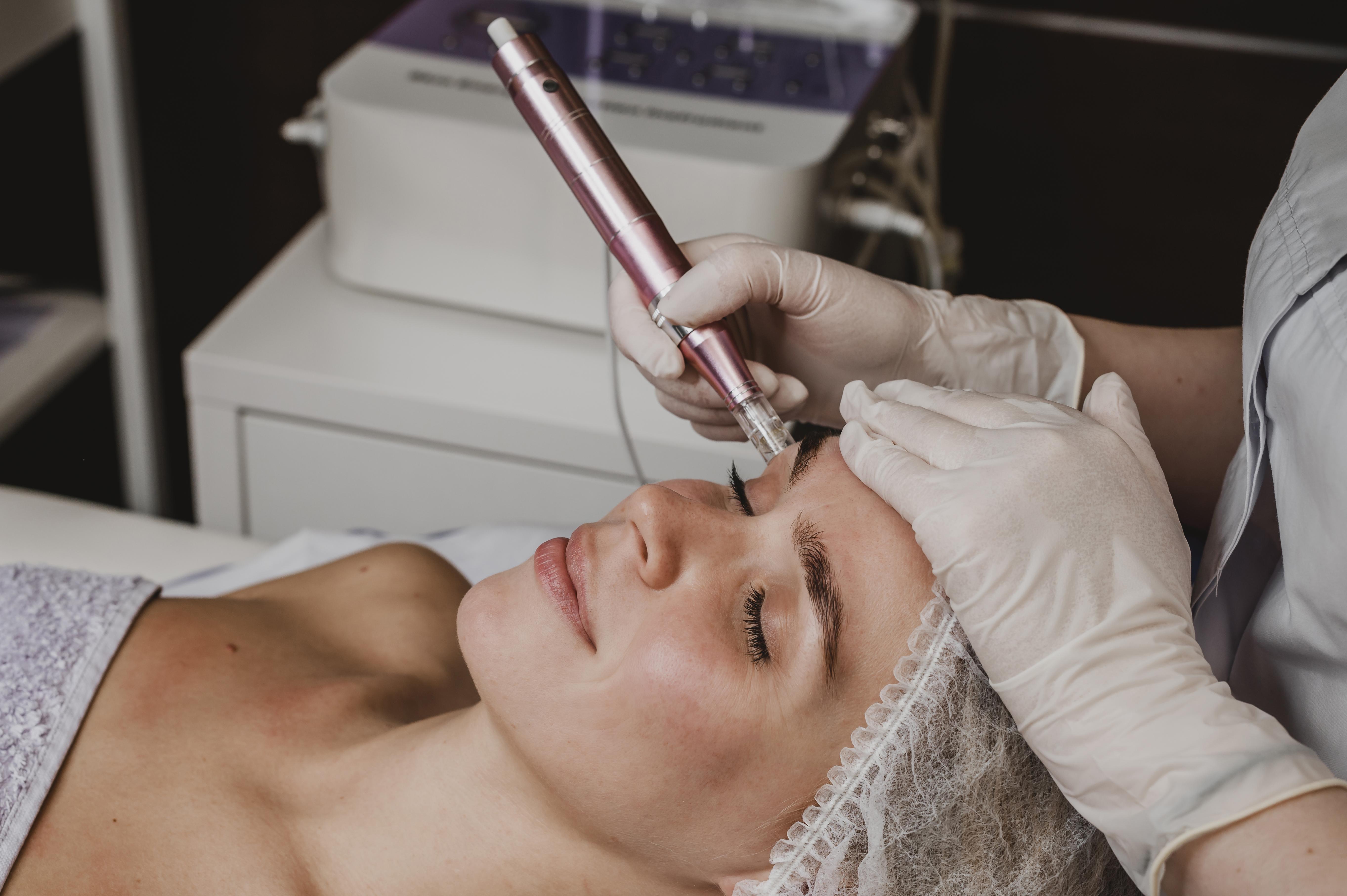 Dermaplaning facial